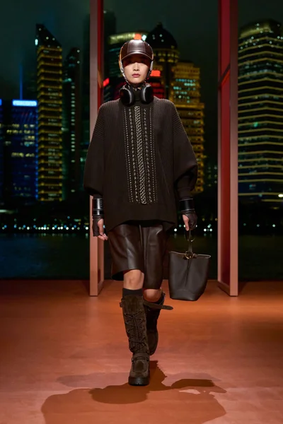 Look 9
